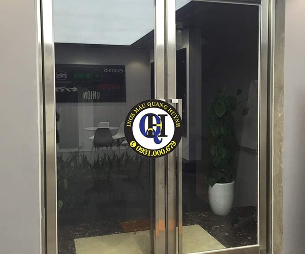 Cửa kính inox cho showroom tại Thủ Đức 0931 000 679 – Thiết kế Sang trọng, Hiện đại