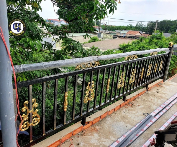 Lan Can Inox Mạ Màu Sang Trọng Hiện Đại Tại Bắc Tân Uyên