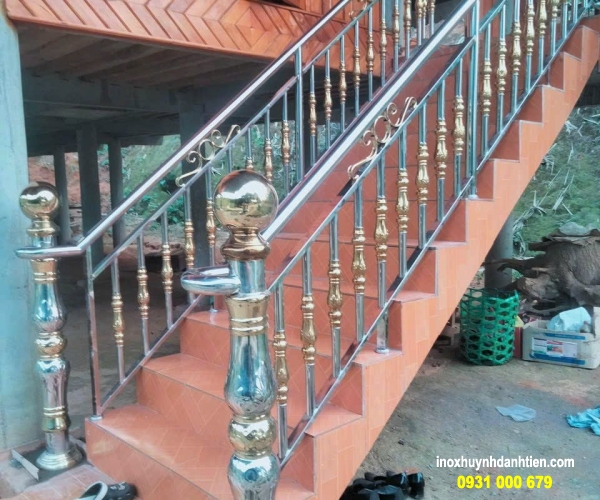 Mẫu Cầu Thang Inox Mạ Vàng PVD Đẳng Cấp Tại Đồng Xoài