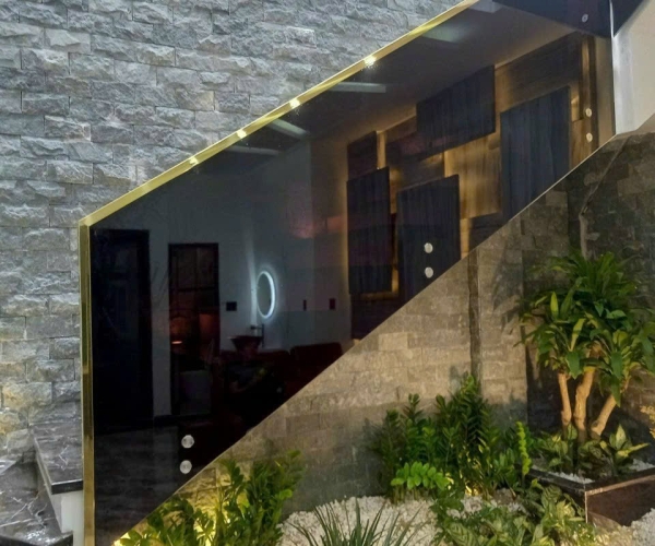 Thi Công Cầu Thang Kính Tay Vịn Inox Tại Bình Dương - Khảo Sát Tận Nơi